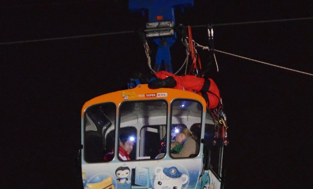 Einsatz BF Hoehenretter Koelner Seilbahn Hoehe Zoobruecke P2488.JPG